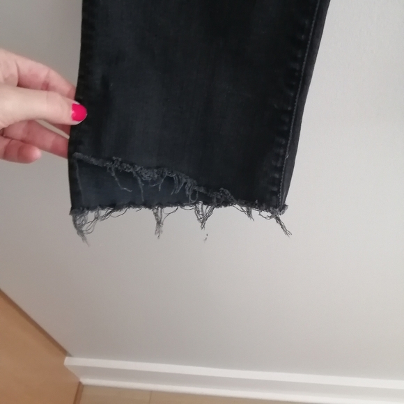 Mother Insider Crop Step Fray Hem Jeans in Not Guilty Black 24 - Picture 5 of 16